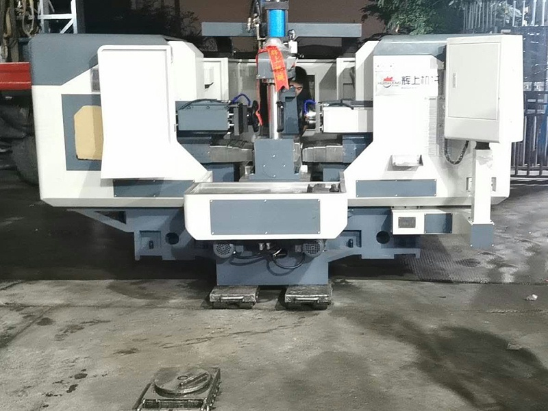隆實模具鋼材全自動雙頭銑裝機(jī)中